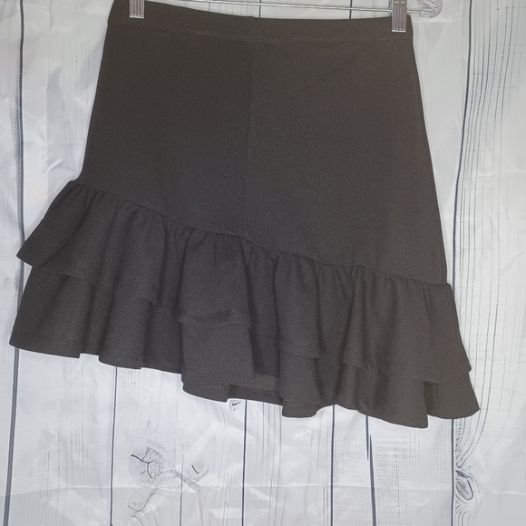 Black Ruffle pull on skirt - Picture 5 of 10